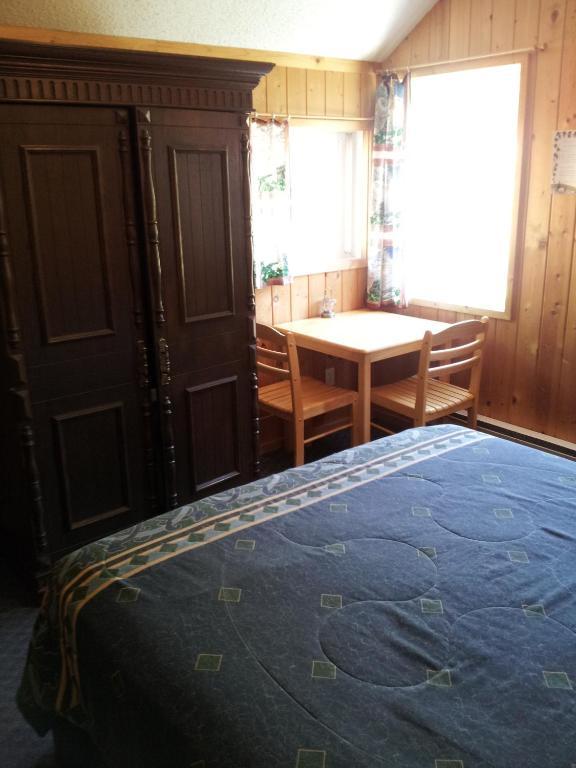 ホテルSteamboat Mountain Chalets Spillimacheen 部屋 写真