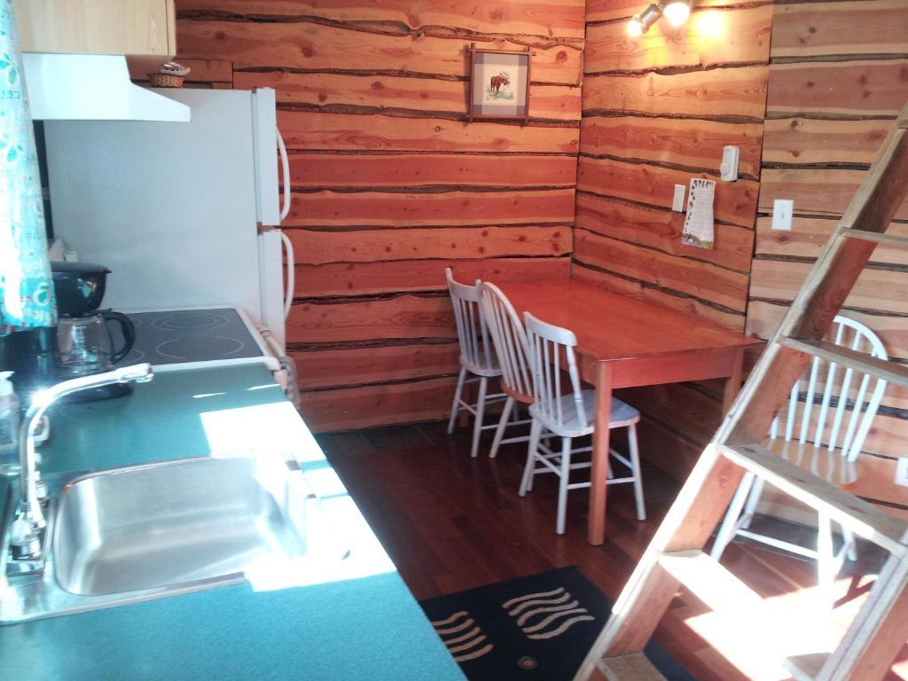 ホテルSteamboat Mountain Chalets Spillimacheen 部屋 写真