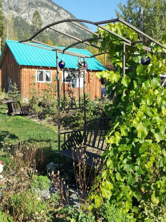 ホテルSteamboat Mountain Chalets Spillimacheen エクステリア 写真