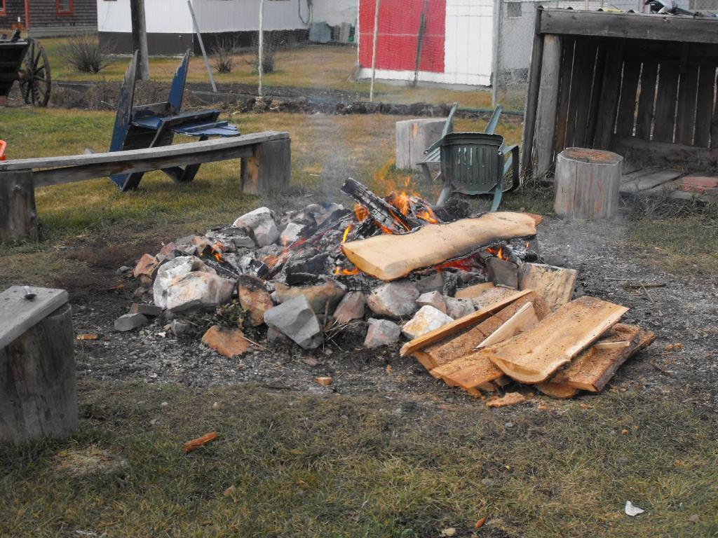 ホテルSteamboat Mountain Chalets Spillimacheen エクステリア 写真