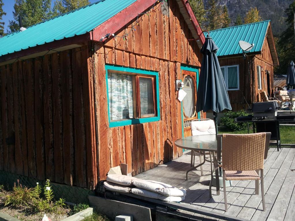 ホテルSteamboat Mountain Chalets Spillimacheen エクステリア 写真