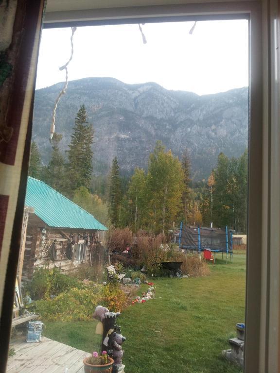 ホテルSteamboat Mountain Chalets Spillimacheen エクステリア 写真