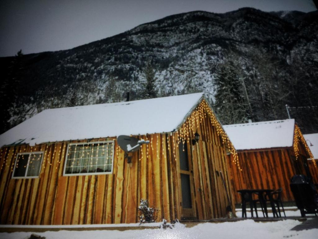 ホテルSteamboat Mountain Chalets Spillimacheen エクステリア 写真
